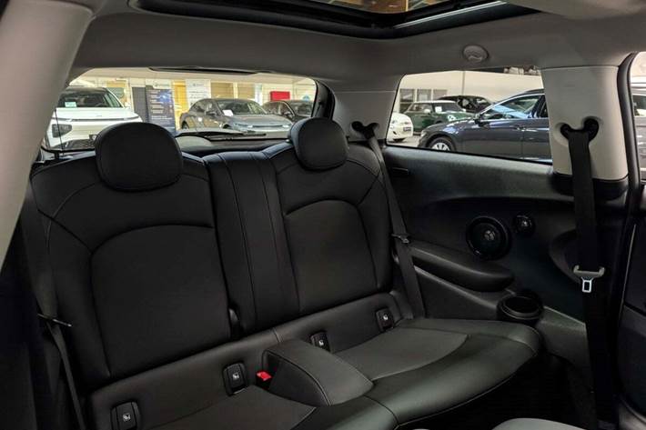 Sølv Mini Cooper SE fra 2023