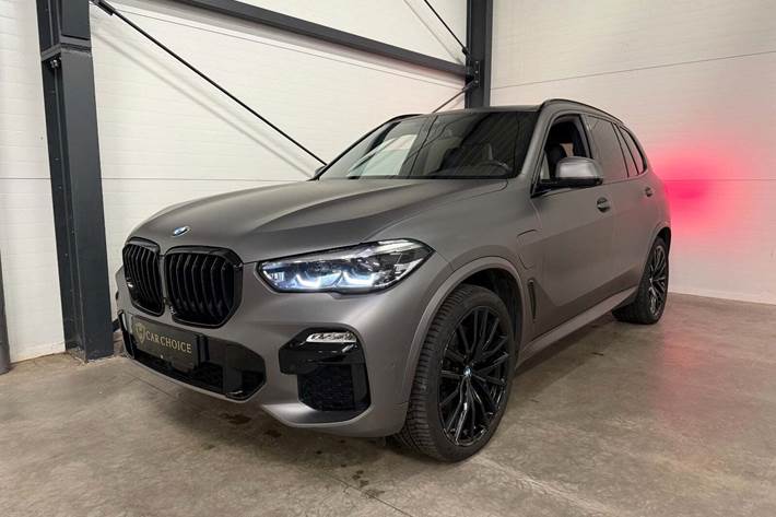 Grå BMW X5 fra 2020
