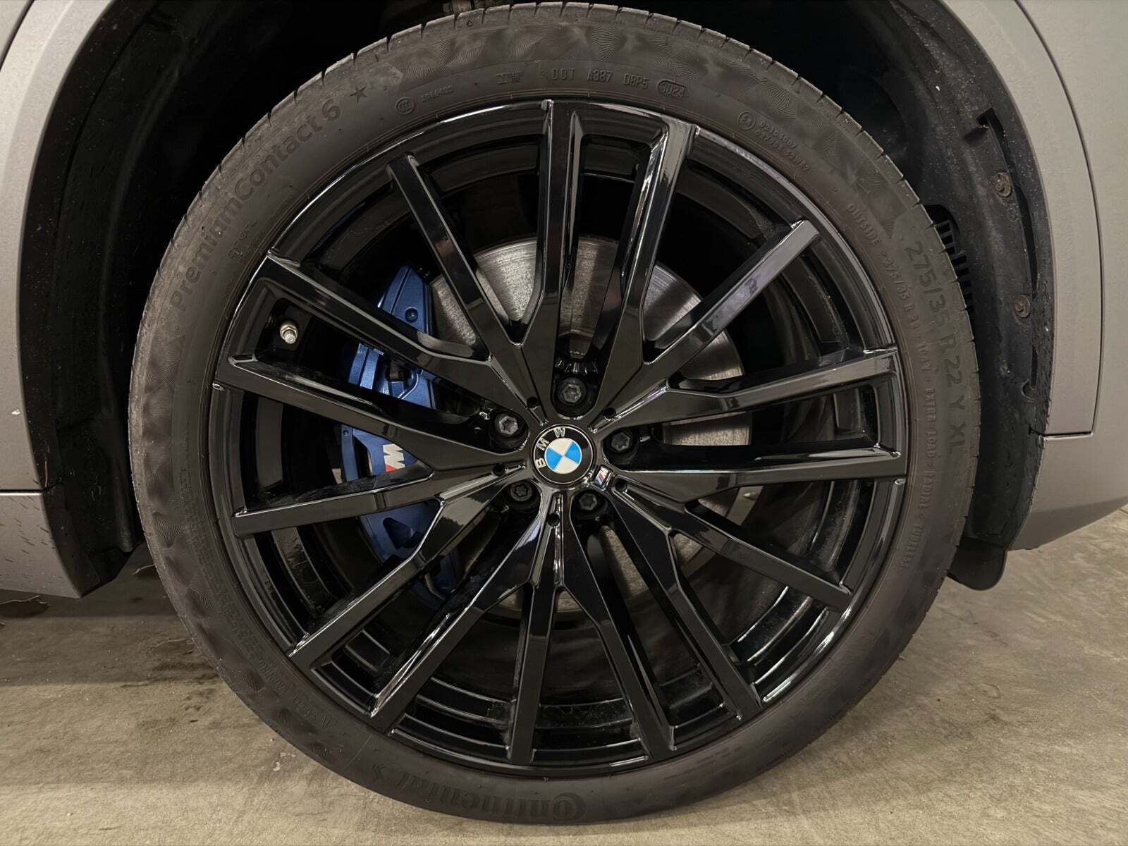 Grå BMW X5 fra 2020