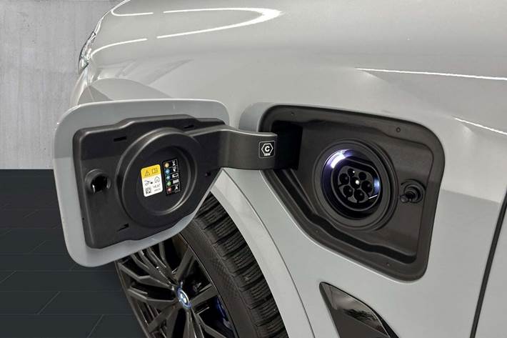 Grå BMW X5 fra 2024