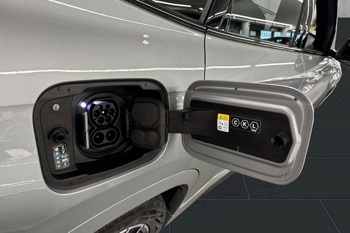 Sølv BMW iX1 fra 2025