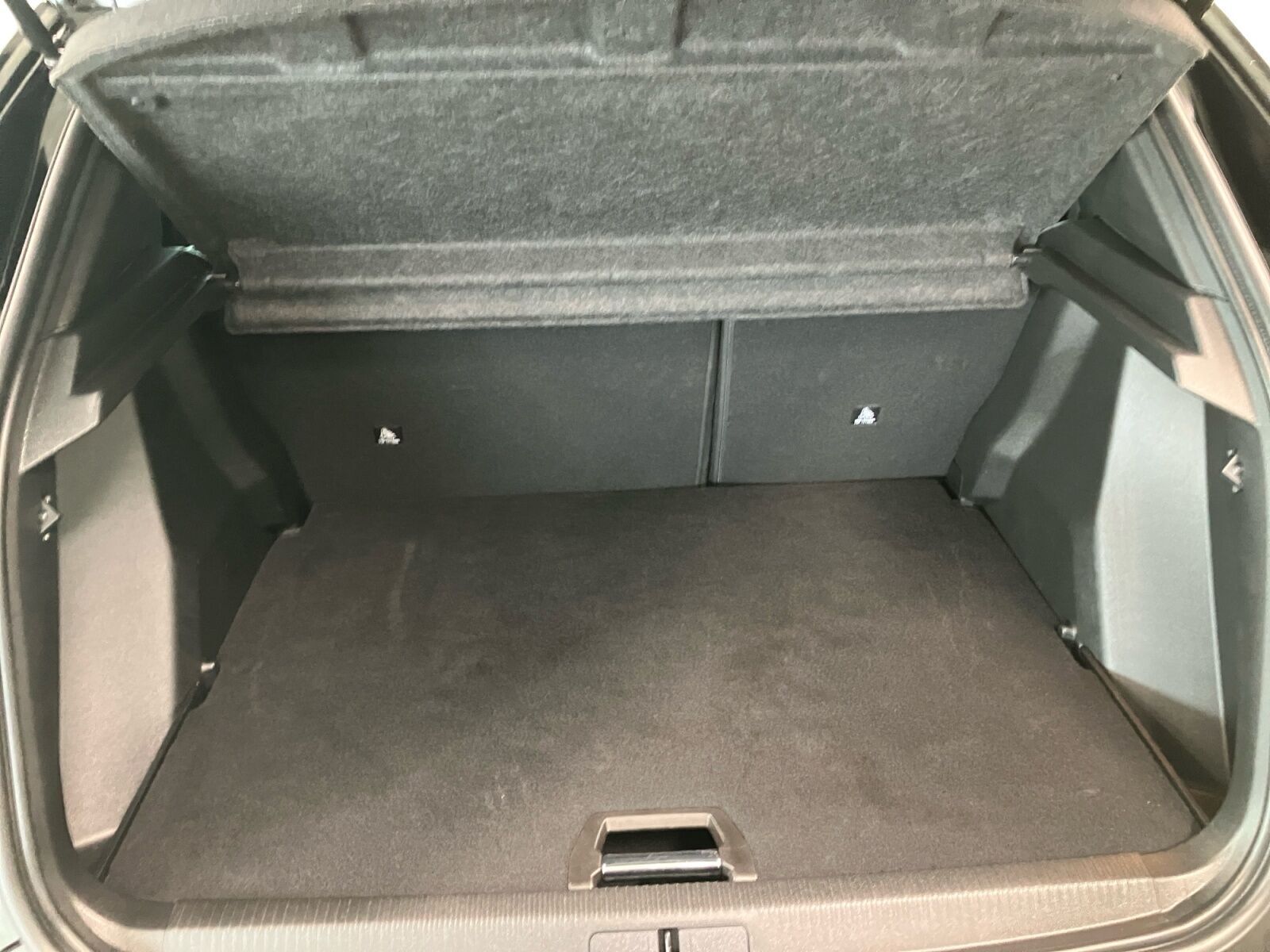 Sort Peugeot e-2008 fra 2025