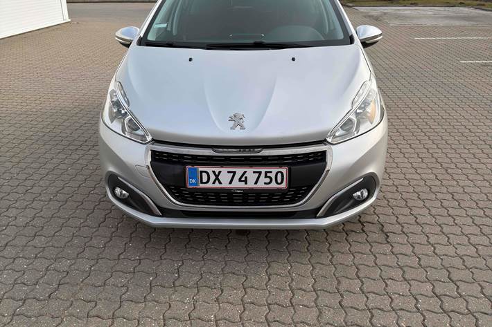 Grå Peugeot 208 fra 2016