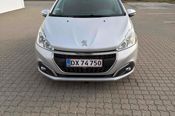 Grå Peugeot 208 fra 2016