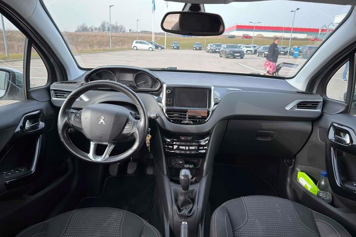 Grå Peugeot 208 fra 2016