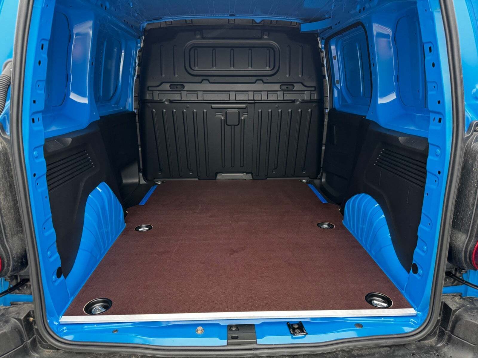 Blå Peugeot e-Partner fra 2023