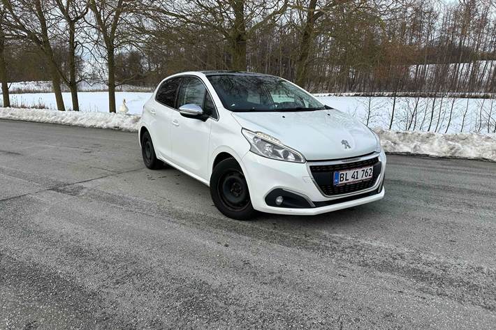 Hvid Peugeot 208 fra 2017
