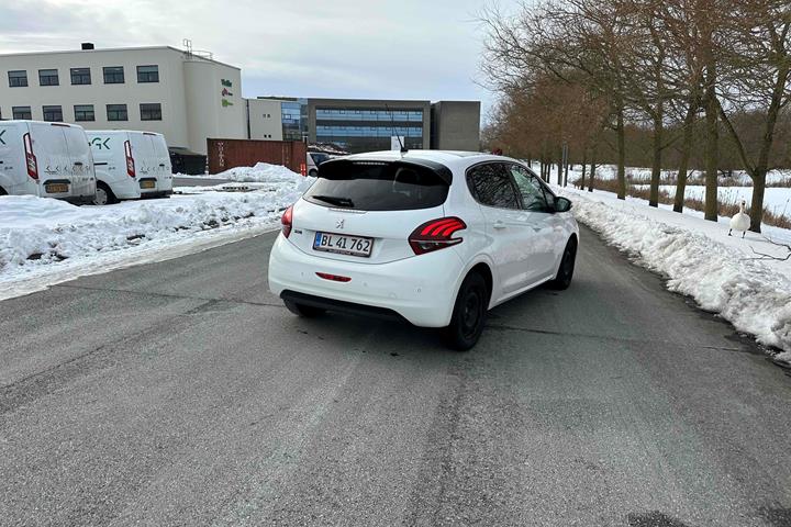 Hvid Peugeot 208 fra 2017