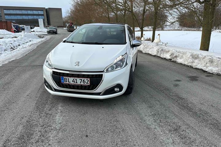 Hvid Peugeot 208 fra 2017