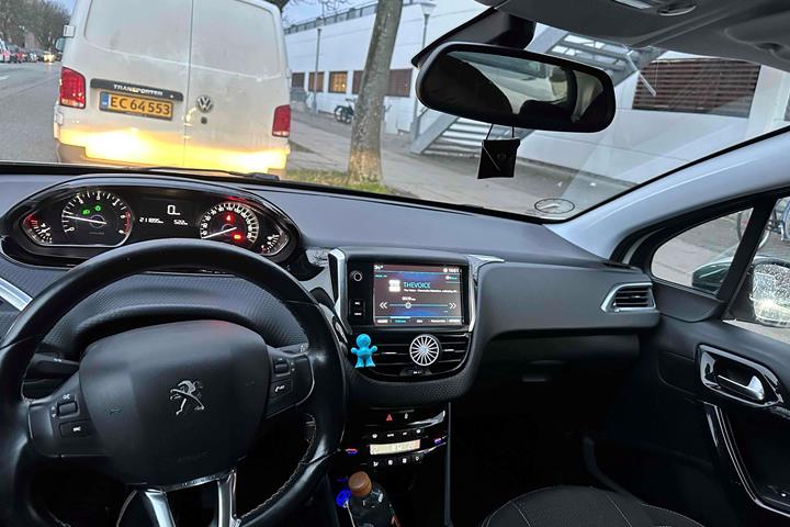 Hvid Peugeot 208 fra 2017