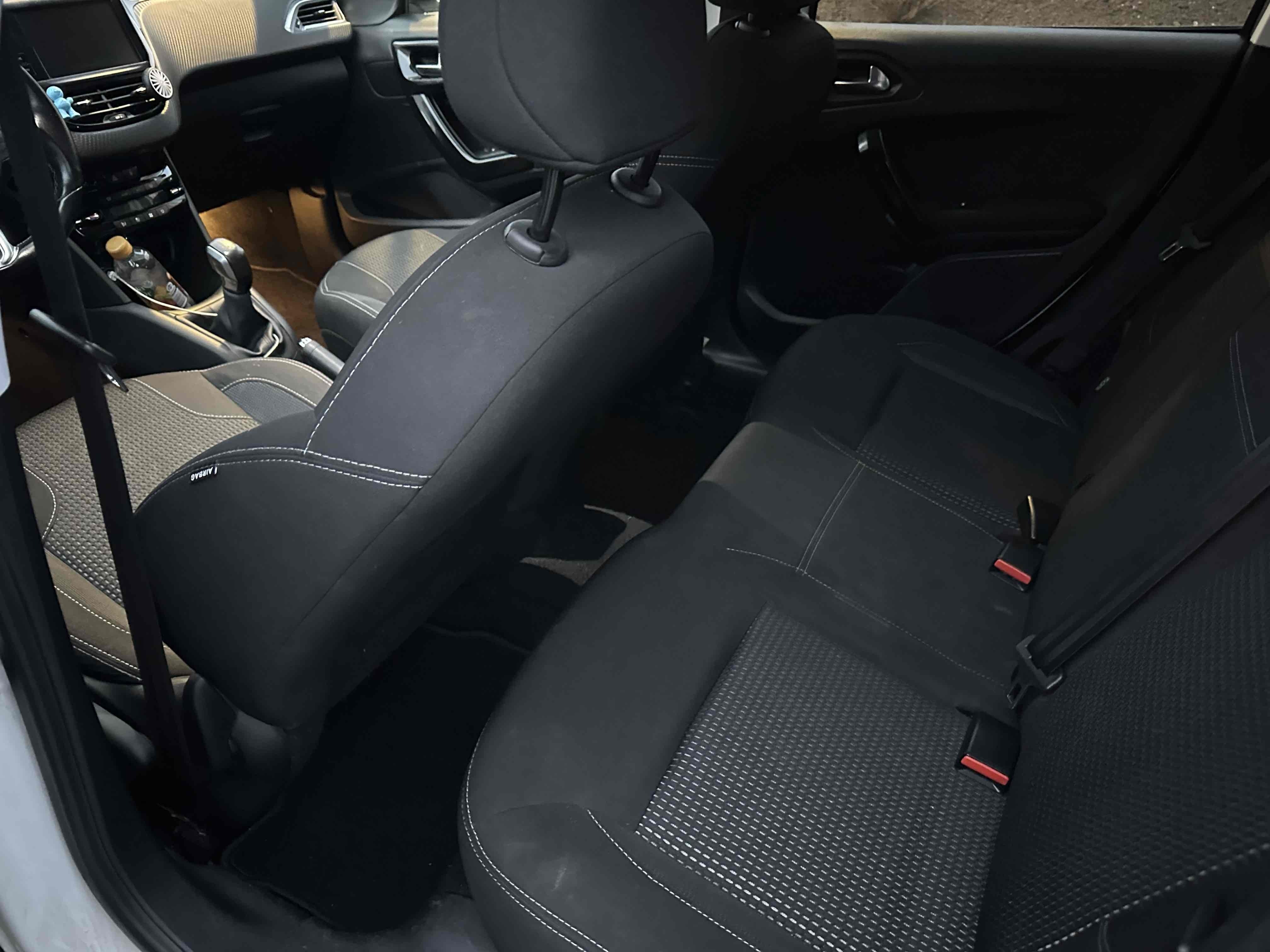 Hvid Peugeot 208 fra 2017