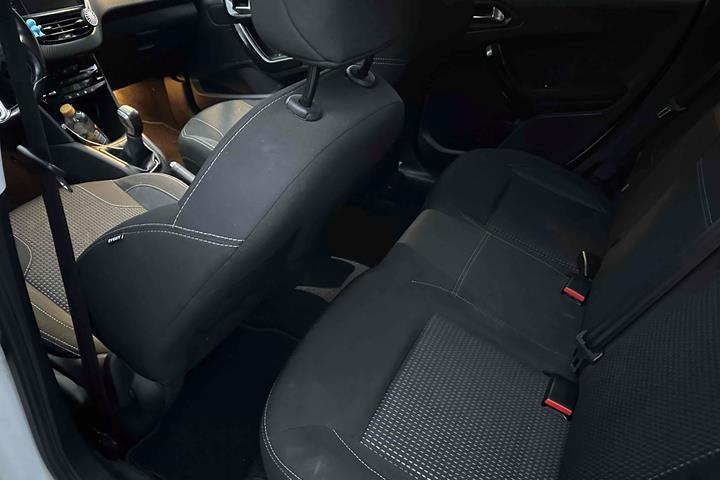 Hvid Peugeot 208 fra 2017