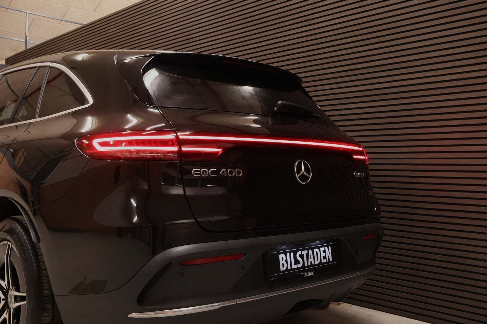 Sort Mercedes EQC400 fra 2022