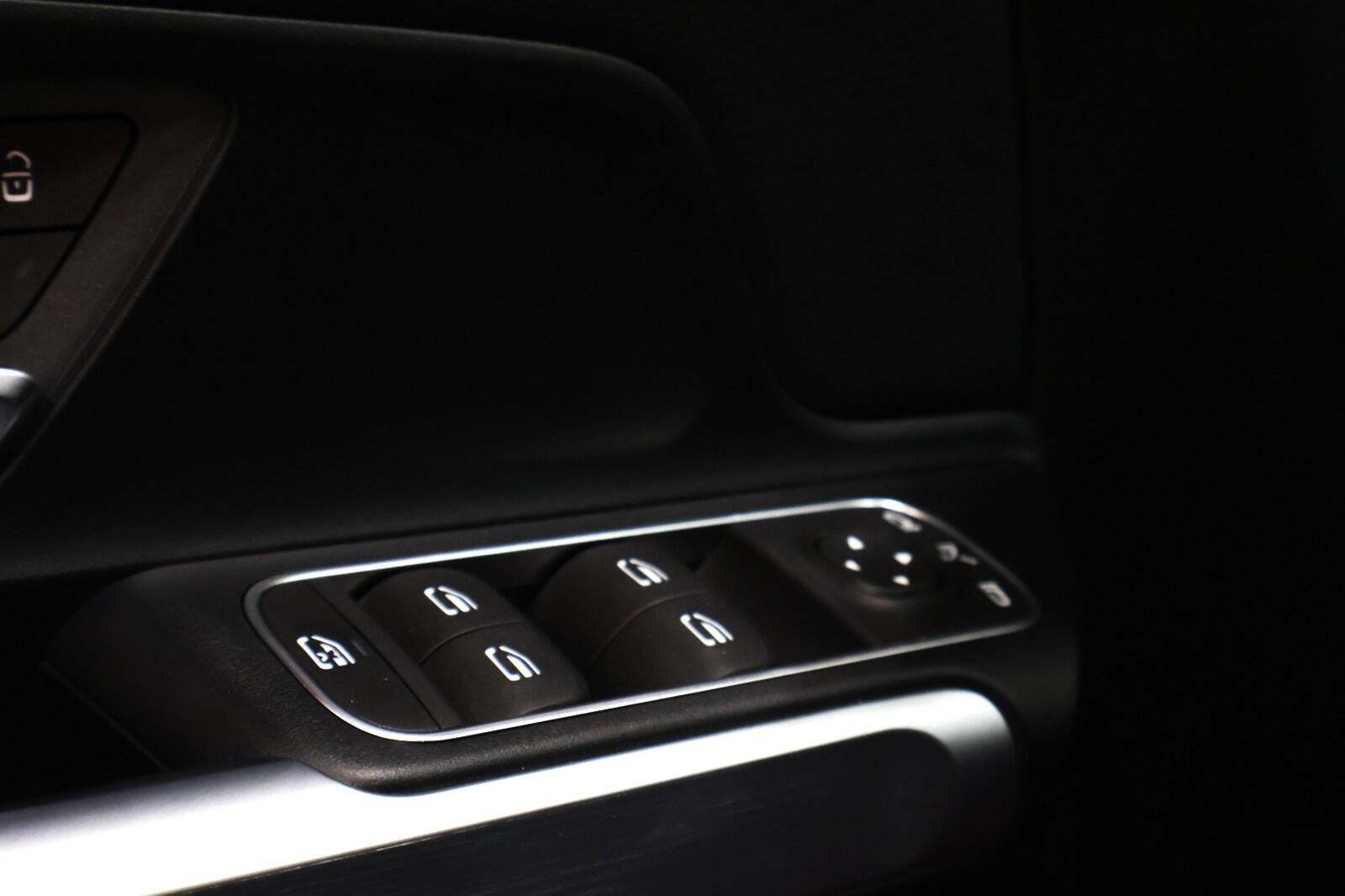 Hvid Mercedes EQB300 fra 2022