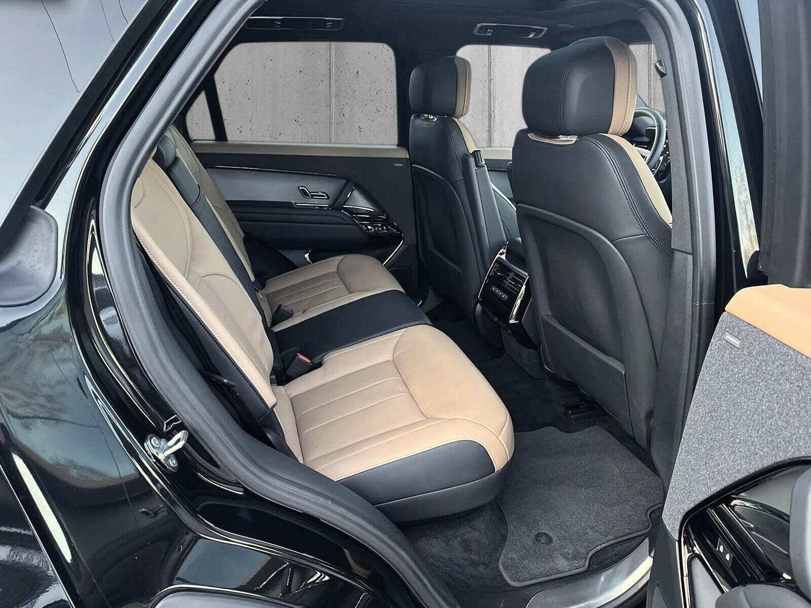 Sort Land Rover Range Rover sport fra 2024