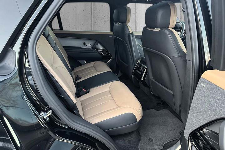 Sort Land Rover Range Rover sport fra 2024