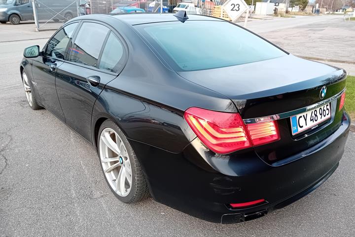 Sort BMW 740d fra 2011