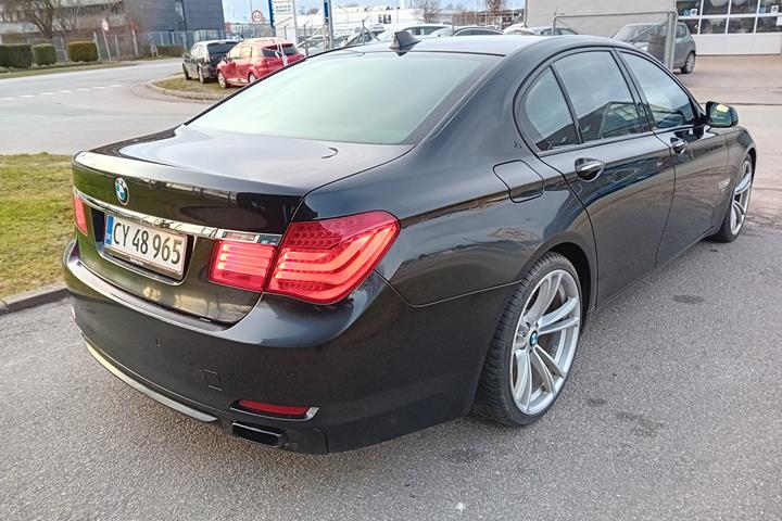 Sort BMW 740d fra 2011