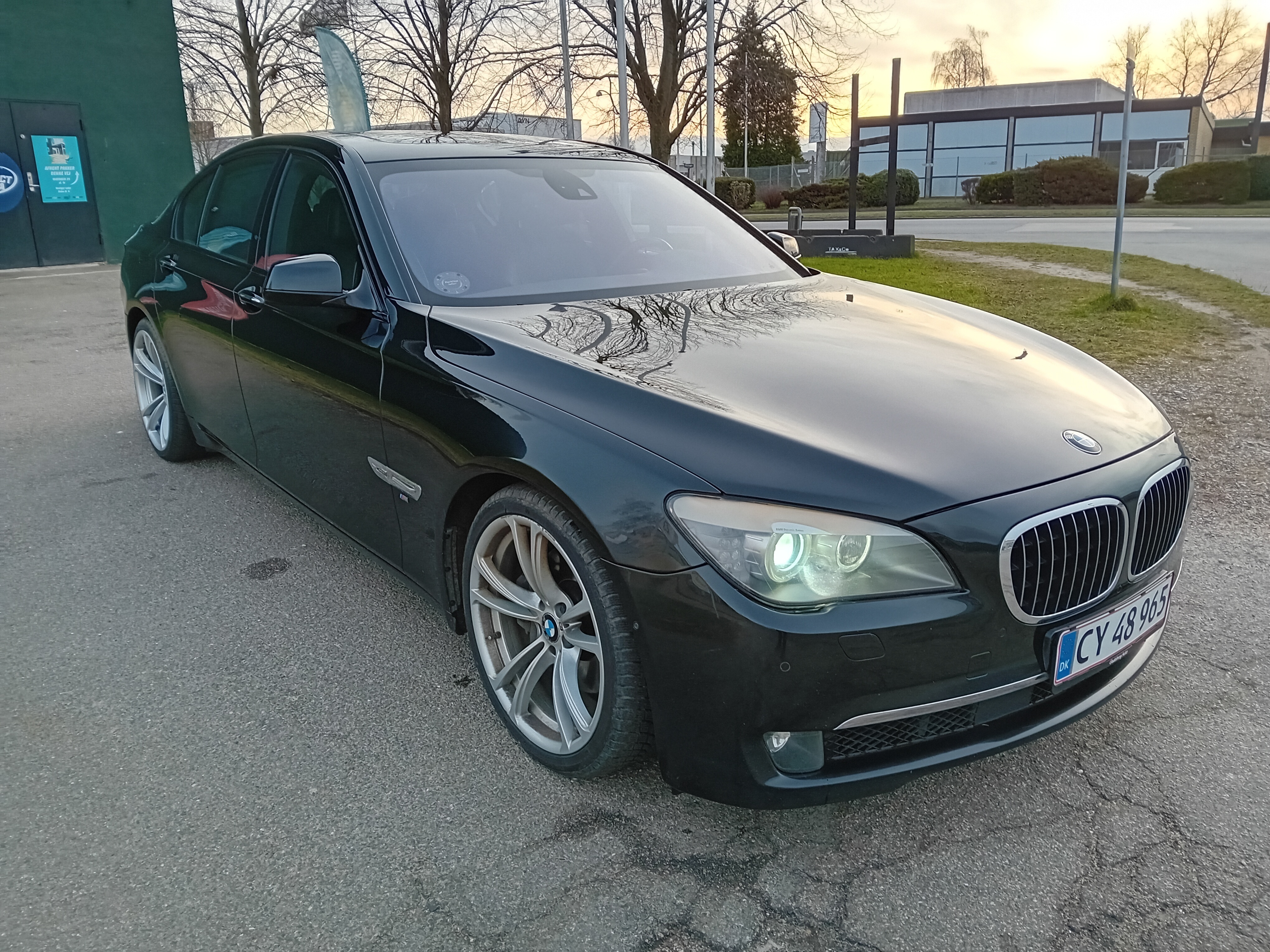 Sort BMW 740d fra 2011