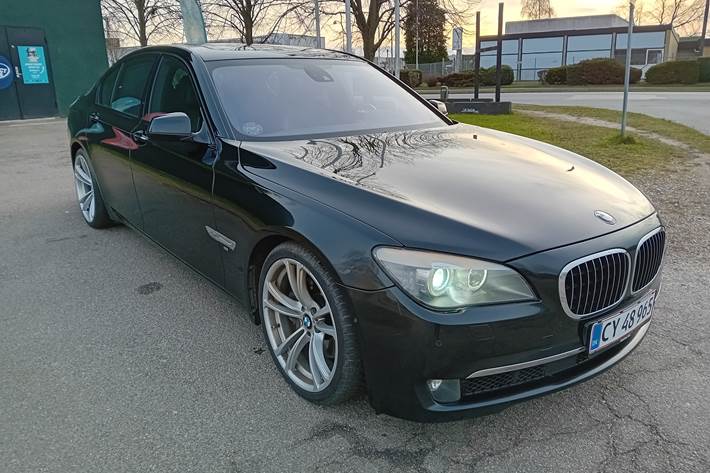 Sort BMW 740d fra 2011