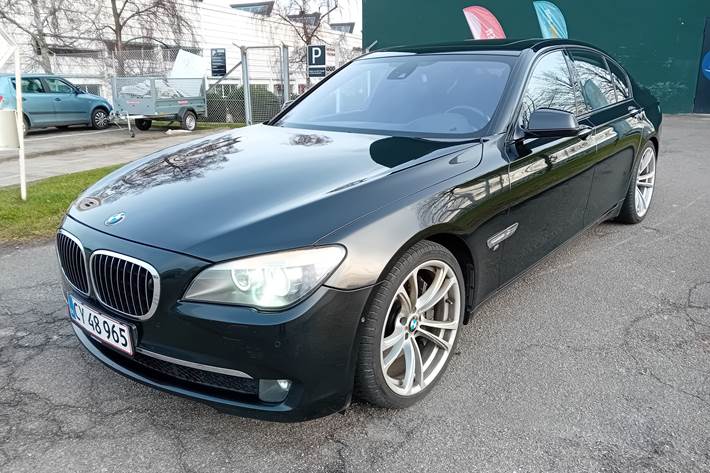 Sort BMW 740d fra 2011