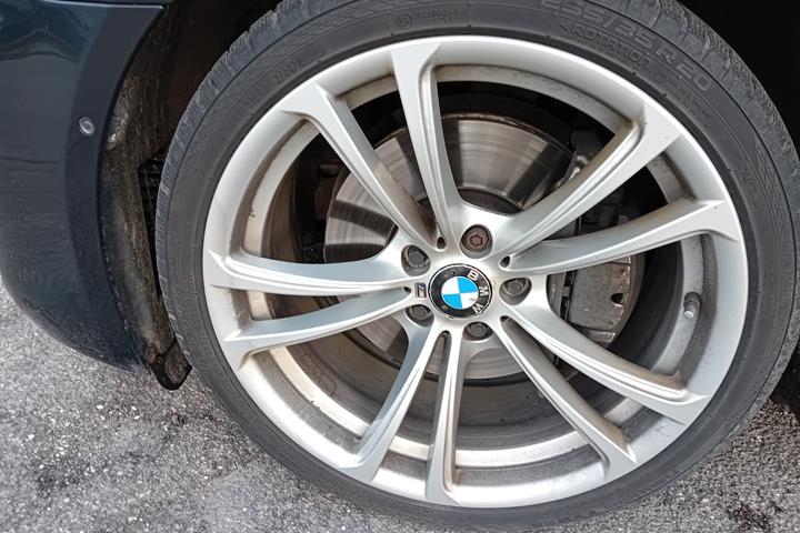 Sort BMW 740d fra 2011