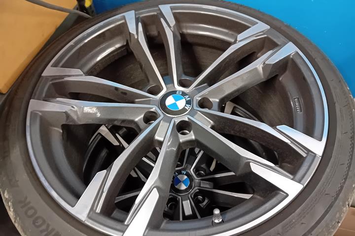 Sort BMW 740d fra 2011
