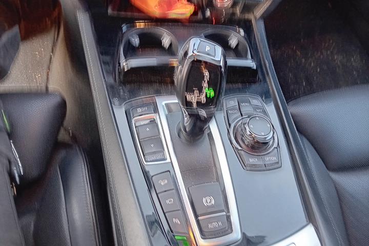Sort BMW 740d fra 2011