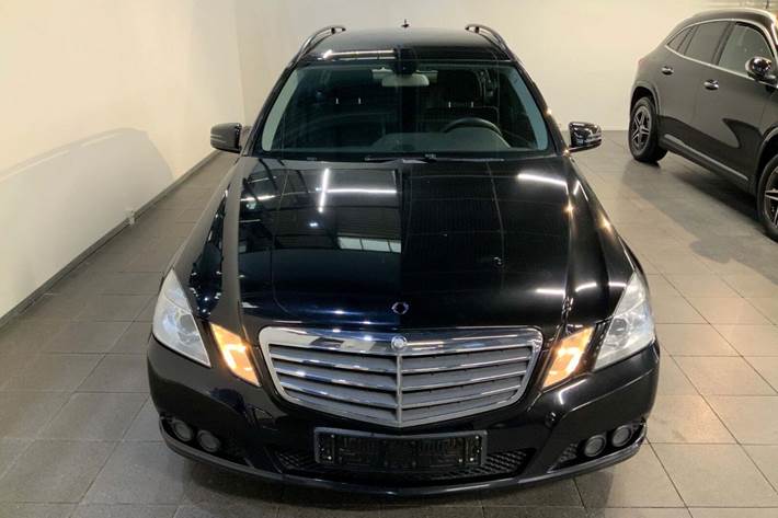 Sort Mercedes E200 fra 2011