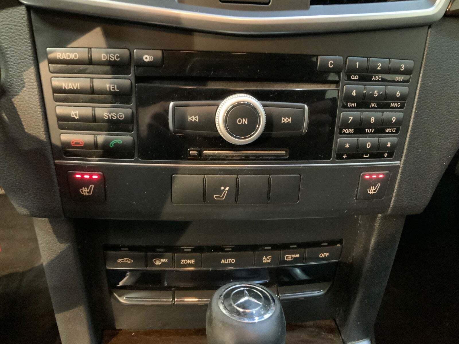 Sort Mercedes E200 fra 2011