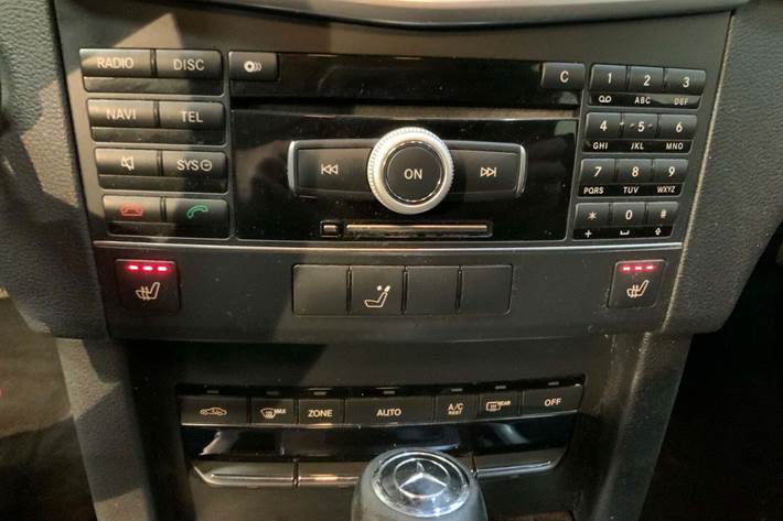 Sort Mercedes E200 fra 2011