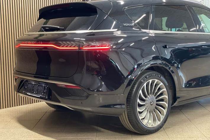 Sort Voyah Free fra 2024