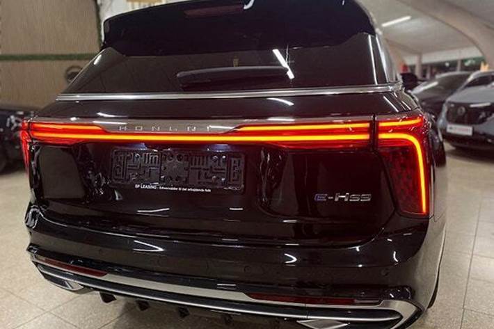 Sort Hongqi E-HS9 fra 2024