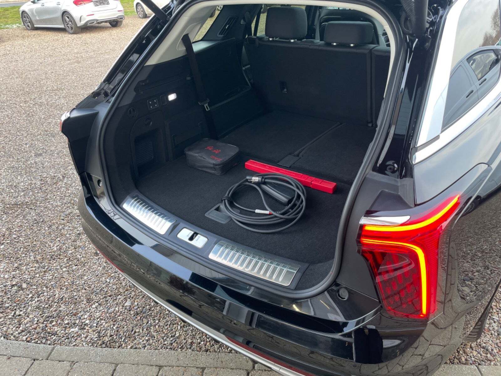 Hongqi E-HS9 99 Premium 5D