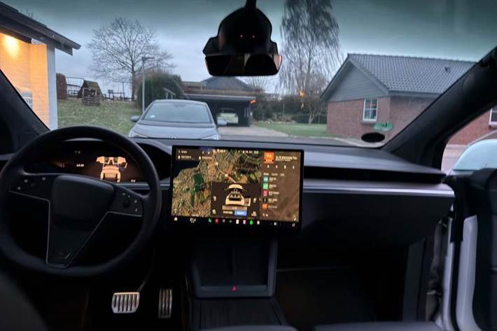 Hvid Tesla Model X fra 2025