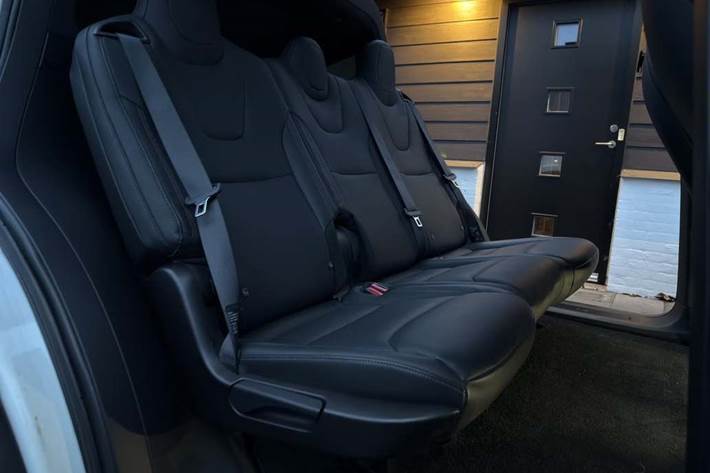 Hvid Tesla Model X fra 2025