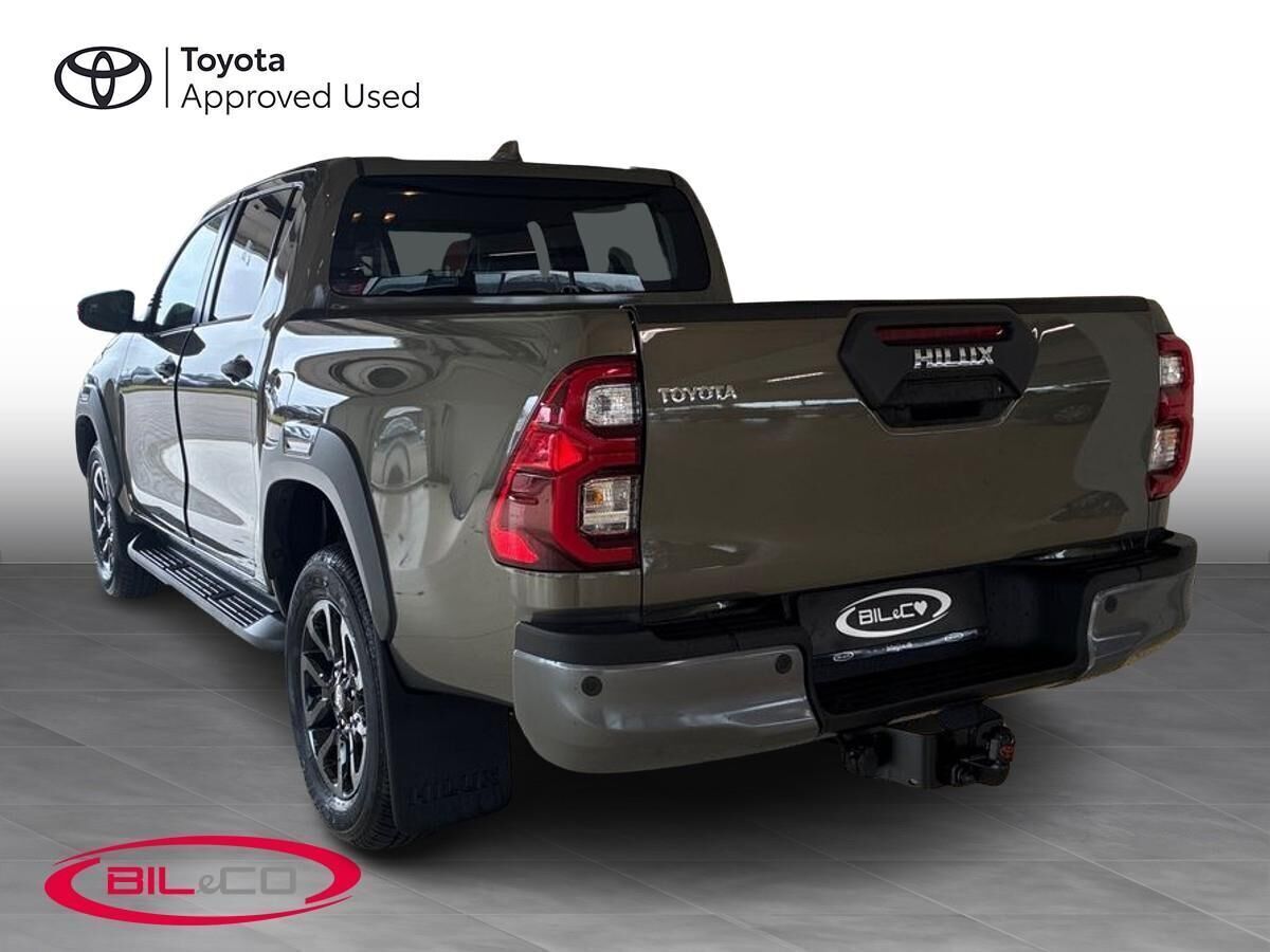 Toyota HiLux 2.8 diesel MHEV 204hk Double Cab AWD aut. gear T4 Invincible
