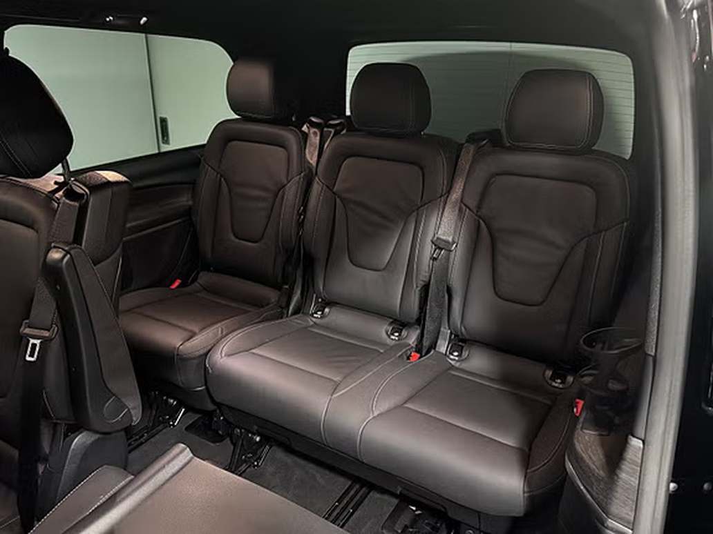 Sort Mercedes EQV 300 fra 2025