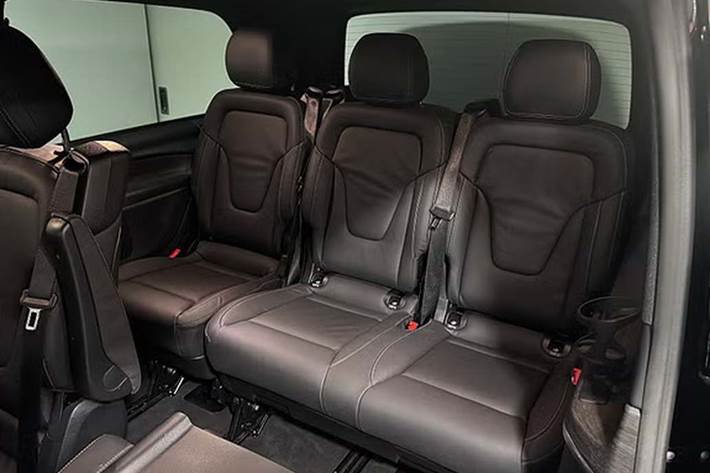 Sort Mercedes EQV 300 fra 2025