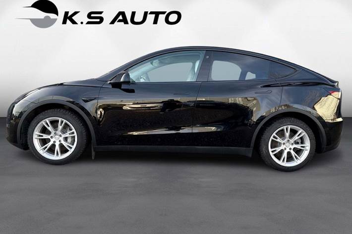 Sort Tesla Model Y fra 2021