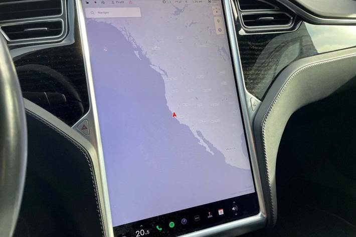 Grå Tesla Model S fra 2017