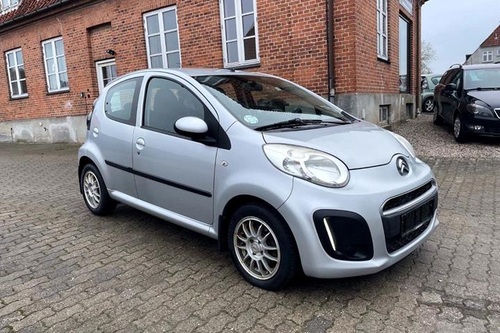 Sølv Citroën C1 fra 2014 set udefra