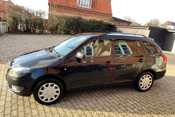 Sort Skoda Fabia fra 2013