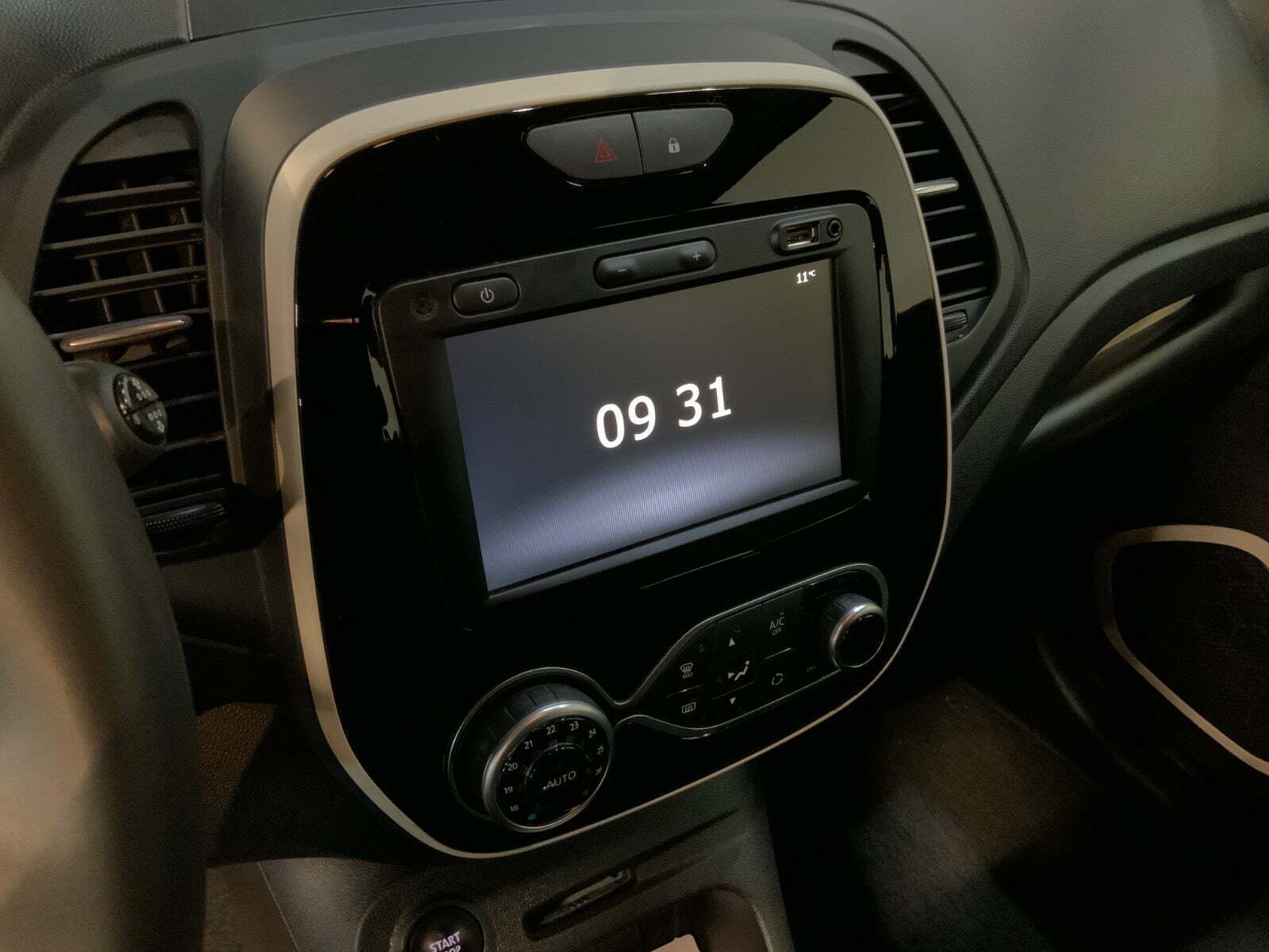 Blå Renault Captur fra 2019