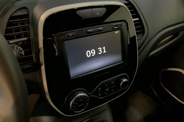 Blå Renault Captur fra 2019