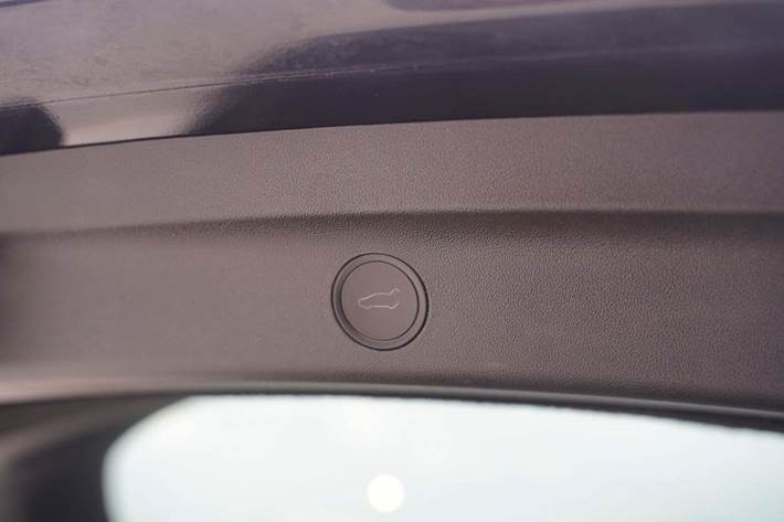 Sort Tesla Model Y fra 2023