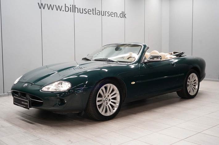 Grøn Jaguar XK fra 1998