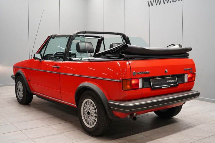 Rød VW Golf I fra 1985 set udefra