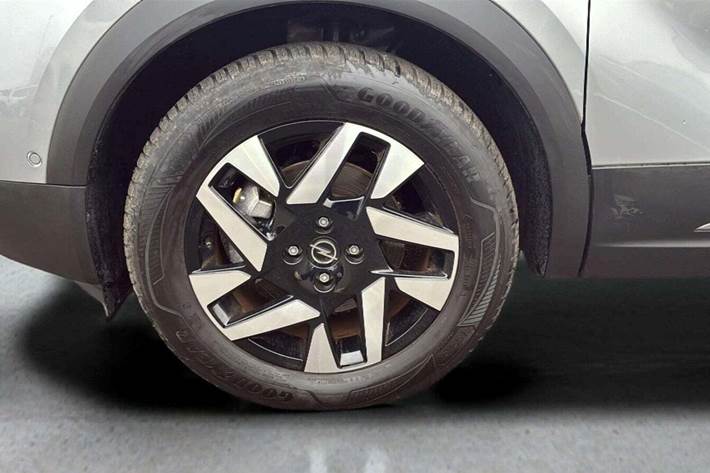 Sølv Opel Mokka-e fra 2023