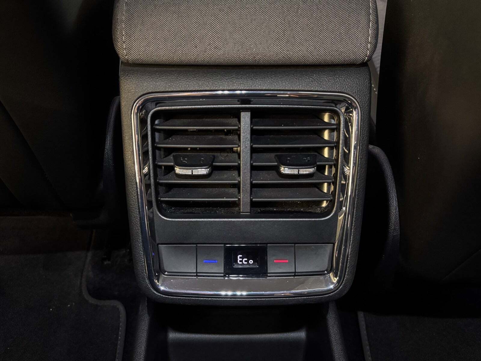 Grå Skoda Enyaq fra 2024